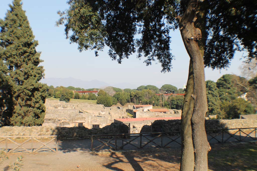 VIII.7.30 Pompeii. March 2014. Looking east from Triangular Forum towards steps to Gladiator’s Barracks and Theatres.
Foto Annette Haug, ERC Grant 681269 DÉCOR.
