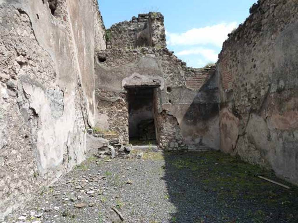 IX.1.4 Pompeii.  May 2010. East wall with doorway to rear room.