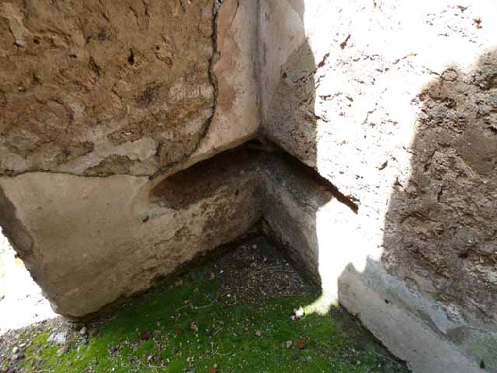 IX.1.4 Pompeii.  May 2010. Latrine in north-west corner of rear room. 
This is described as having two slots at right angles to each other, in the kitchen area with no privacy. This might suggest a triangular seat.
See Hobson, B., 2009. Latrinae et foricae: Toilets in the Roman World. London; Duckworth. (p.49 and fig. 64)
