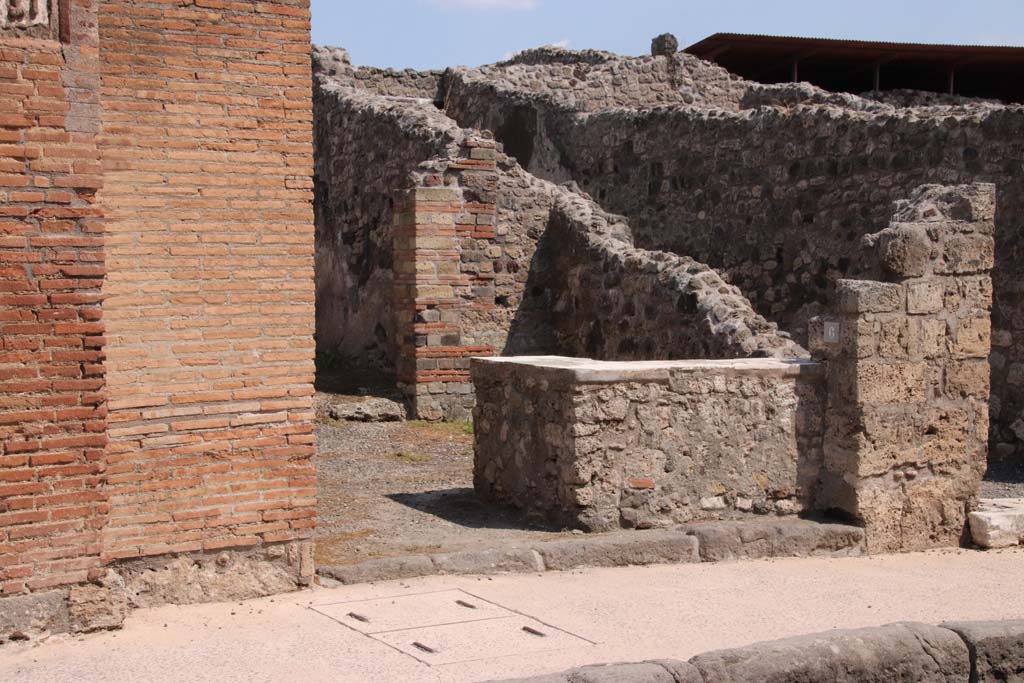 IX.1.6 Pompeii. September 2021. 
Looking south-east across bar room from entrance, towards doorway to rear room. Photo courtesy of Klaus Heese.
