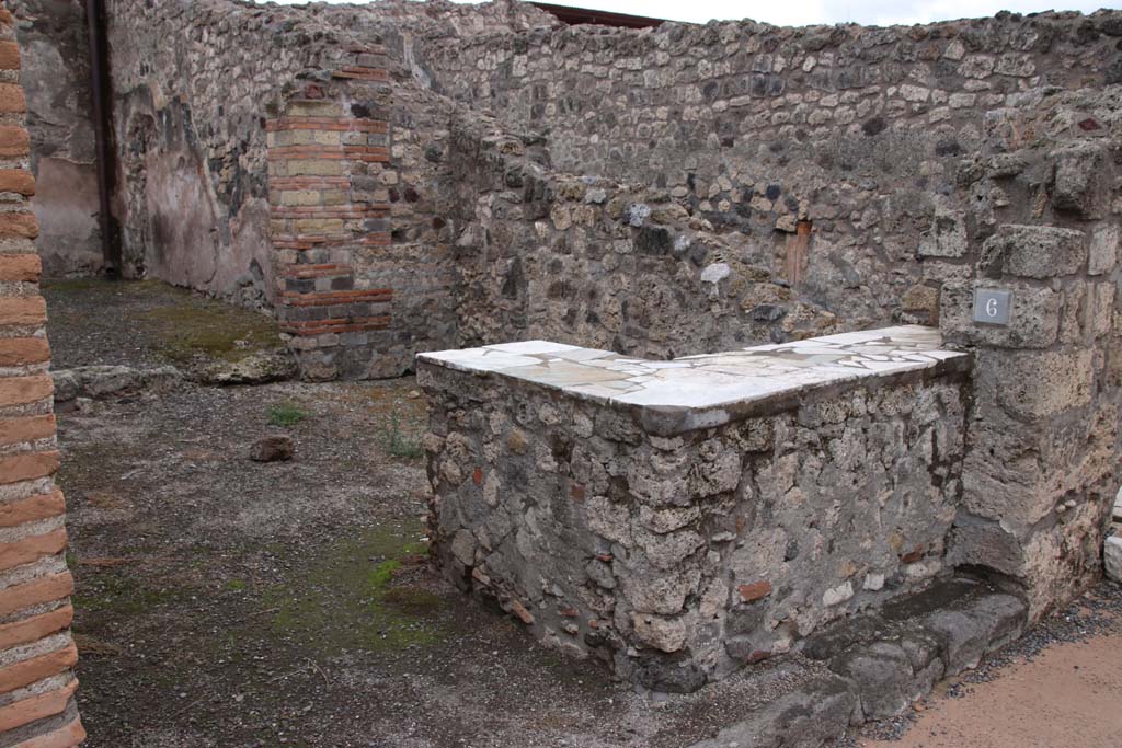 IX.1.6 Pompeii. October 2020. Looking south-east across bar-room from entrance, towards rear room. Photo courtesy of Klaus Heese.