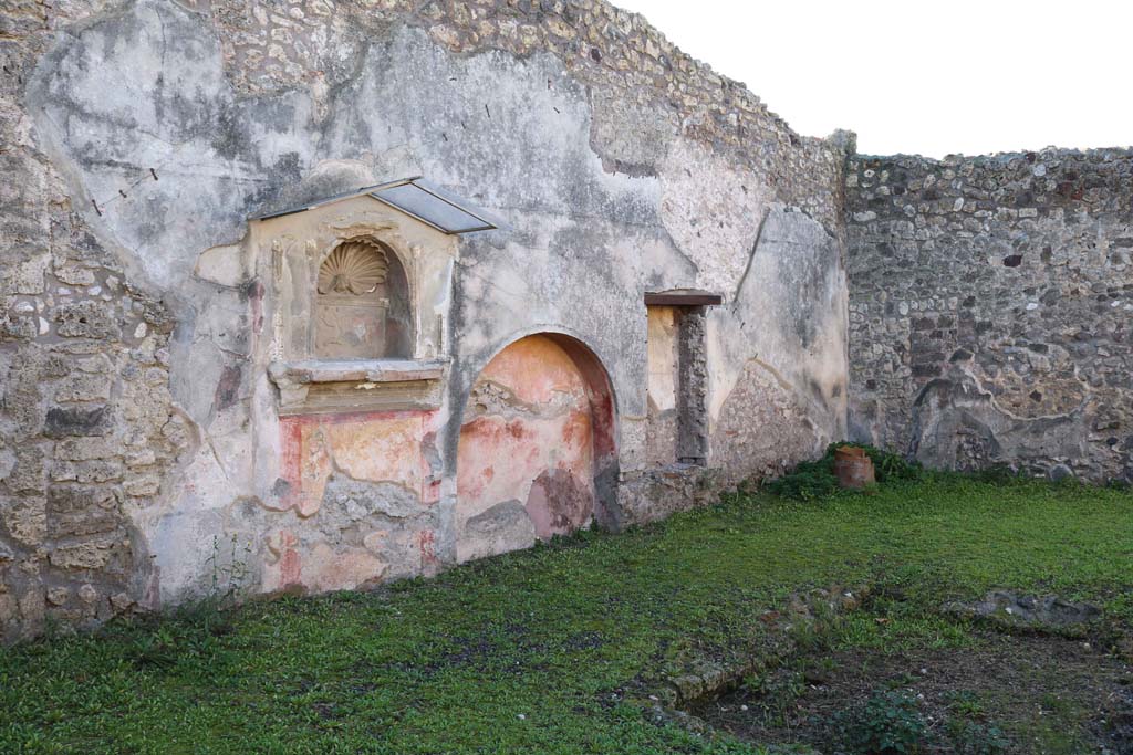 IX.1.7 Pompeii. December 2018. Looking west along south wall of atrium. Photo courtesy of Aude Durand.