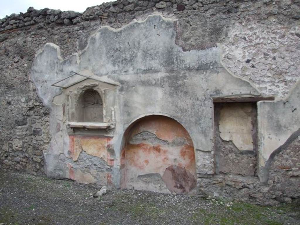 IX.1.7 Pompeii.  December 2007.  Three niches on south wall of atrium.