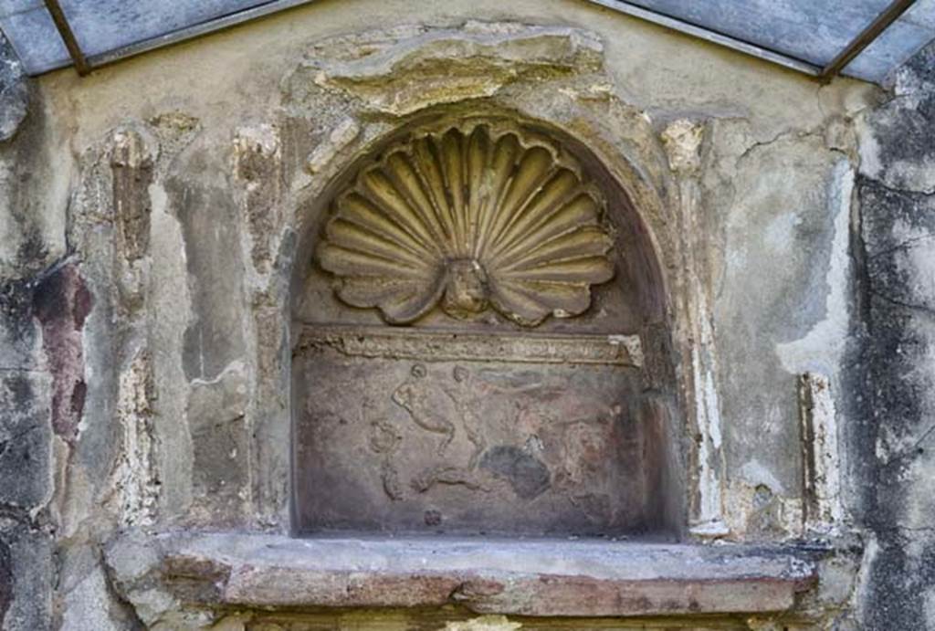 IX.1.7 Pompeii. April 2018. Looking towards niche with stucco of a shell and figures. Photo courtesy of Ian Lycett-King. 
Use is subject to Creative Commons Attribution-NonCommercial License v.4 International.
