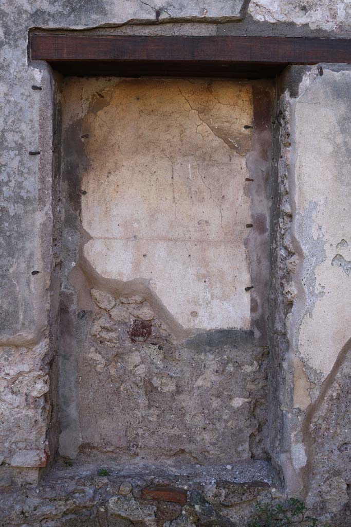 IX.1.7 Pompeii. December 2018. 
Rectangular recess on south wall. Photo courtesy of Aude Durand.
