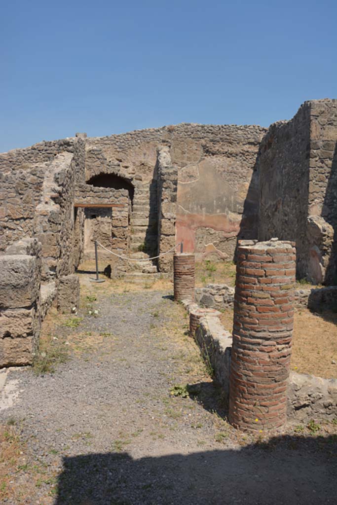 IX.1.12 Pompeii. July 2017. Looking north along west portico of peristyle garden.
Foto Annette Haug, ERC Grant 681269 DÉCOR.
