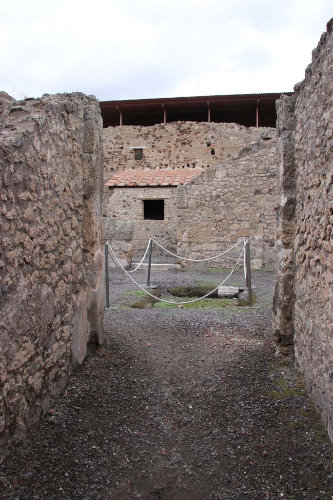 IX.1.12 Pompeii. October 2020. Looking east across entrance corridor towards atrium.
Photo courtesy of Klaus Heese.
