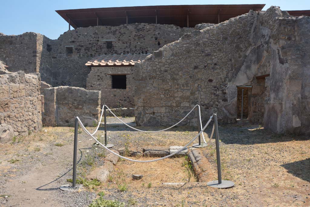 IX.1.12 Pompeii. July 2017. Looking east across atrium with doorway to peristyle garden, centre left. 
Foto Annette Haug, ERC Grant 681269 DÉCOR.


