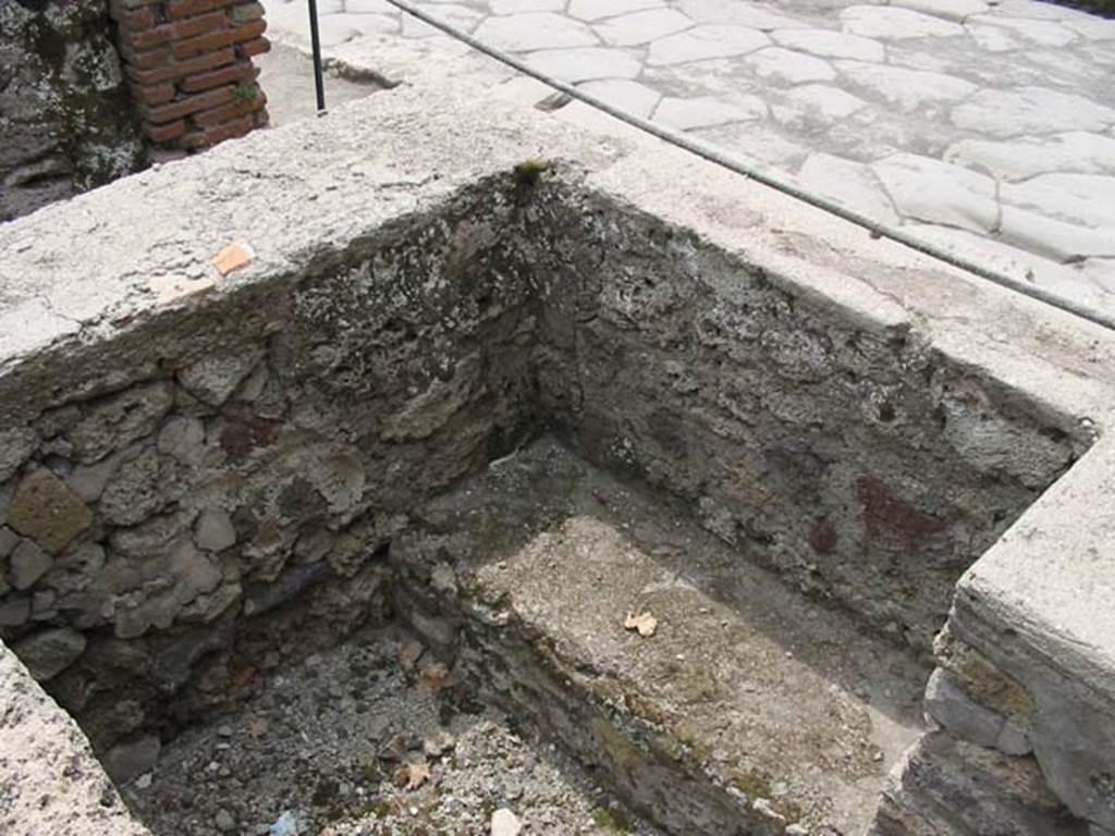 IX.1.13 Pompeii. May 2003. Looking south-west across inside of counter area. Photo courtesy of Nicolas Monteix.