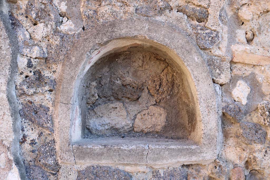 IX.1.16 Pompeii. December 2018. Niche on east wall. Photo courtesy of Aude Durand.