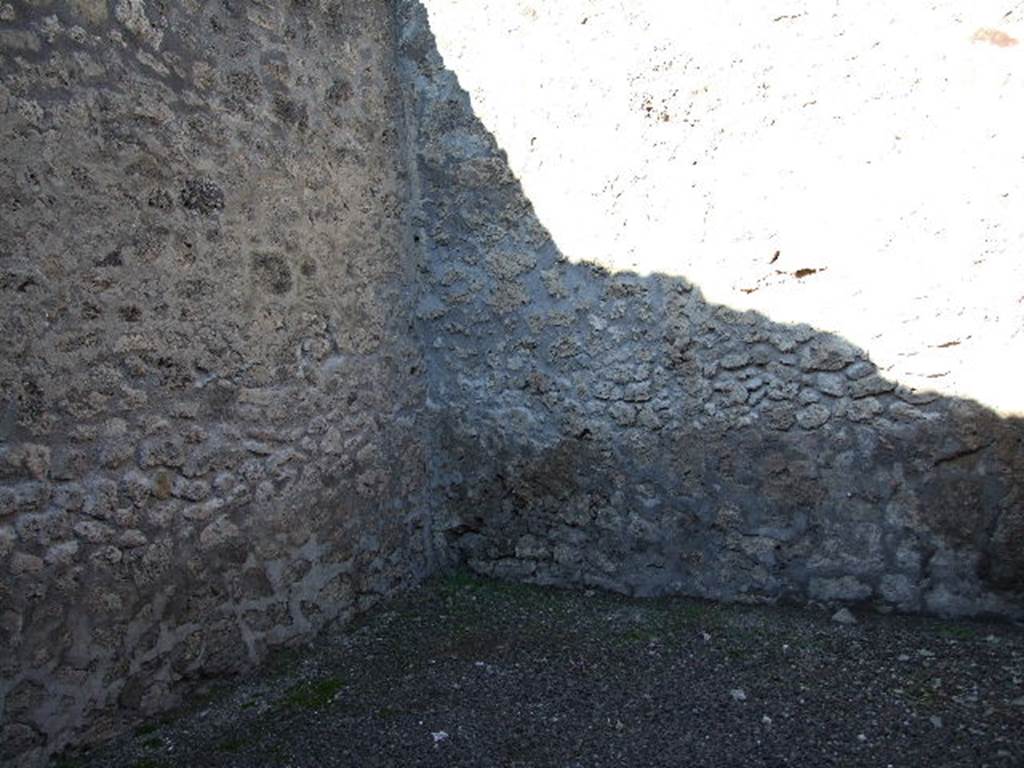 IX.1.18 Pompeii. December 2006. North-west corner of workshop.