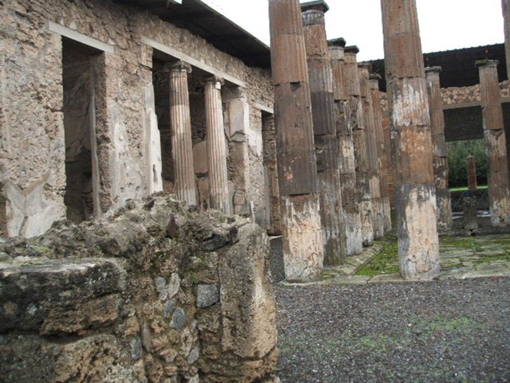 IX.1.20 Pompeii.  December 2004.  Room 2.  Atrium and rooms on west side.