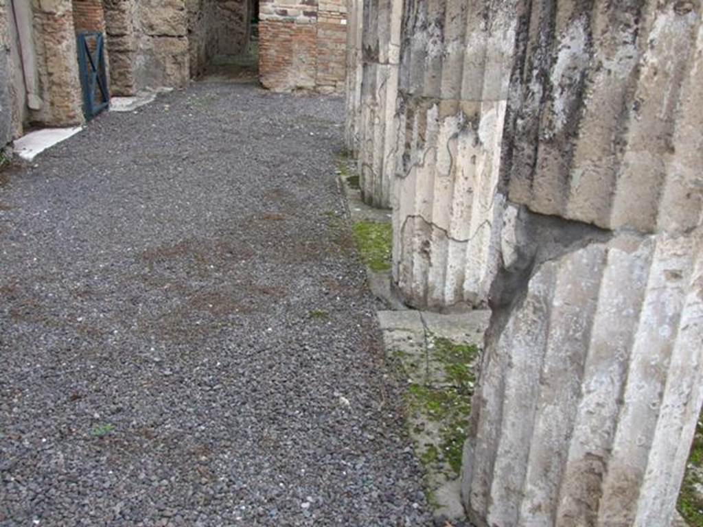 IX.1.20 Pompeii.  December 2007.  Room 2.  Tufa columns in atrium.