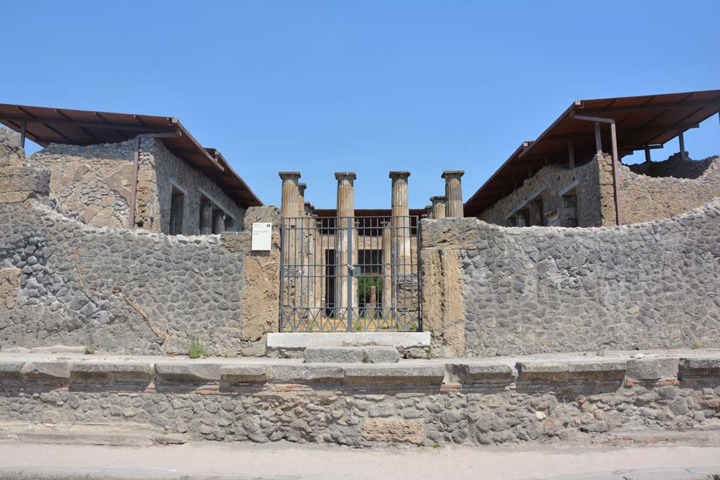 IX.1.20 Pompeii. July 2017. Looking north towards entrance doorway.  
Foto Annette Haug, ERC Grant 681269 DÉCOR
