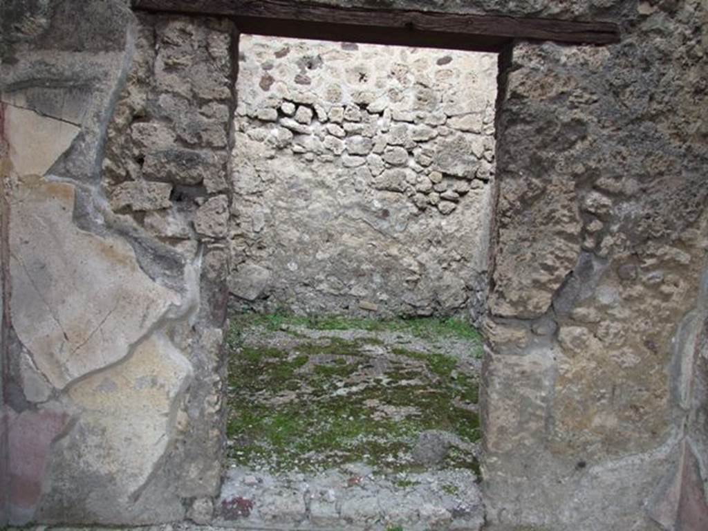 IX.1.22 Pompeii. December 2007. Doorway to room 20, looking north.