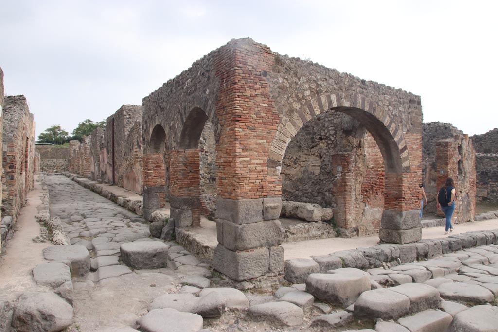 IX.2.1 Pompeii, on left. October 2023. Looking east from Via Stabiana. Photo courtesy of Klaus Heese.