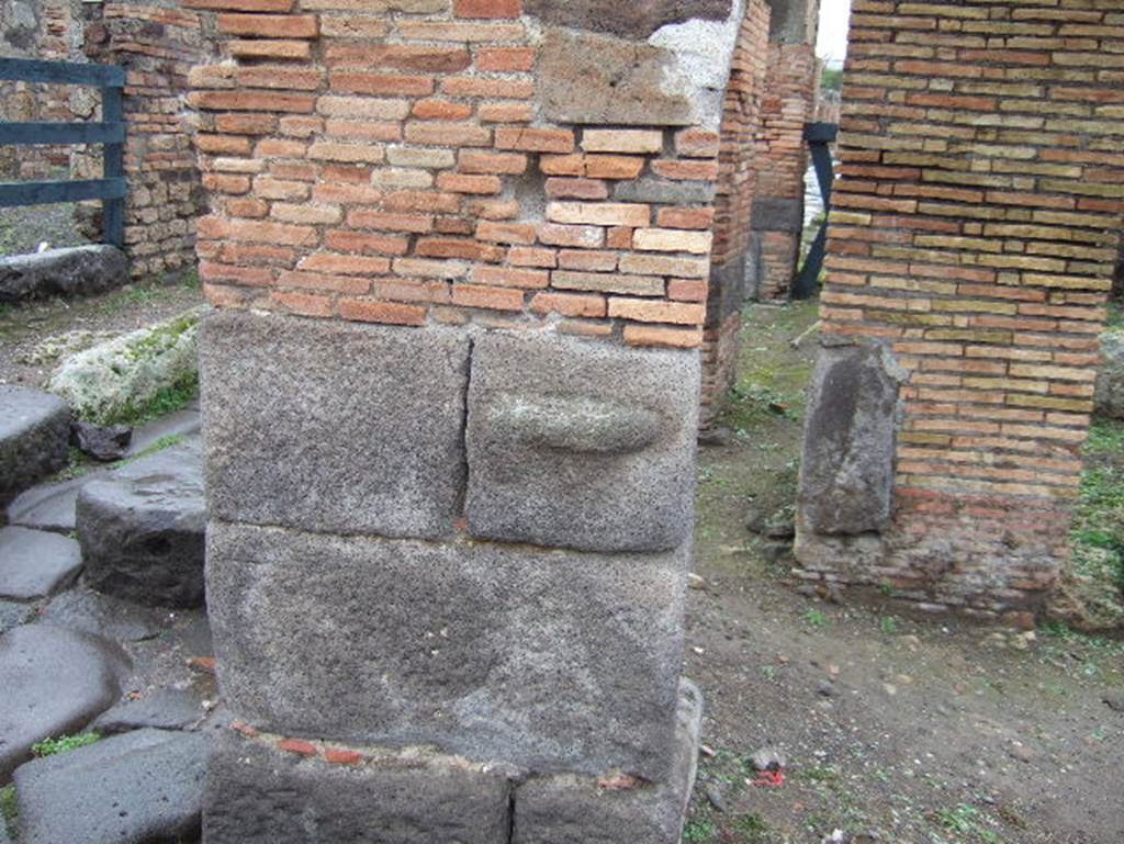 IX.2.1 Pompeii. December 2005. Arcade pillar made from blocks of lavastone.