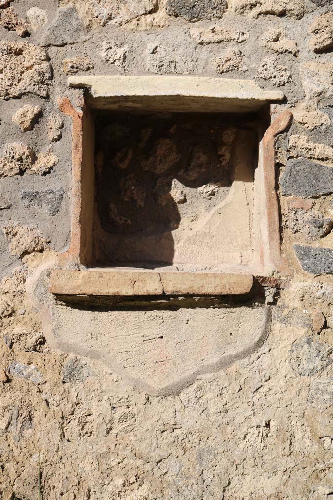 IX.2.5 Pompeii. December 2018. 
Niche in north wall of garden area. Photo courtesy of Aude Durand.
