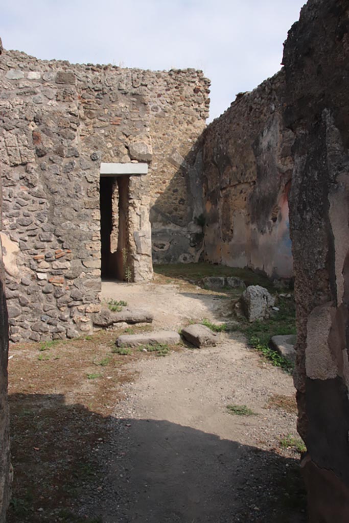 IX.2.7 Pompeii. October 2023. Looking east from corridor (d). Photo courtesy of Klaus Heese.