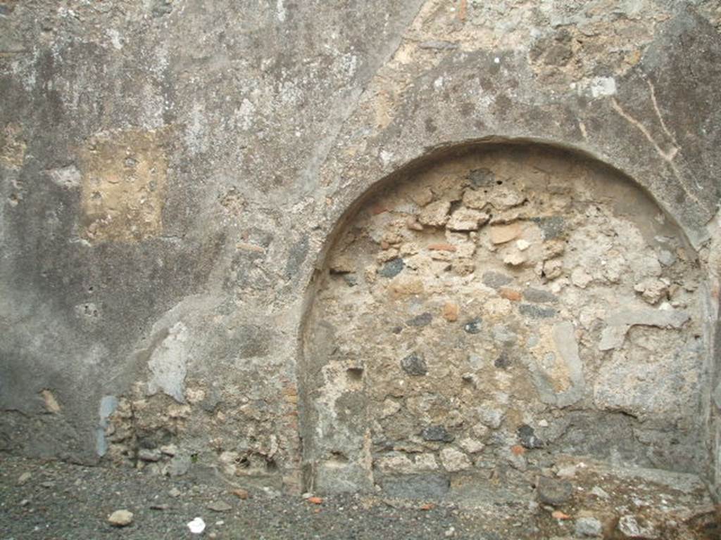 IX.2.13 Pompeii. May 2005. East wall of entrance room, with recess or niche under site of steps to upper floor.