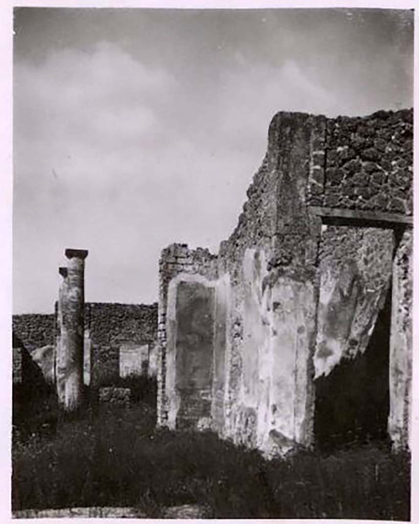 IX.2.18 Pompeii. Pre-1943. Photo by Tatiana Warscher.
Looking across atrium towards the north side of the tablinum, on left. 
On the right is the corridor 13 from the atrium to the garden area. 
See Warscher, T. Codex Topographicus Pompeianus, IX.2. (1943), Swedish Institute, Rome. (no.99.), p. 179.
