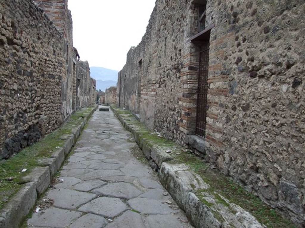 Looking south on Vicolo di Tesmo with IX.2.19 entrance on the right. March 2009.