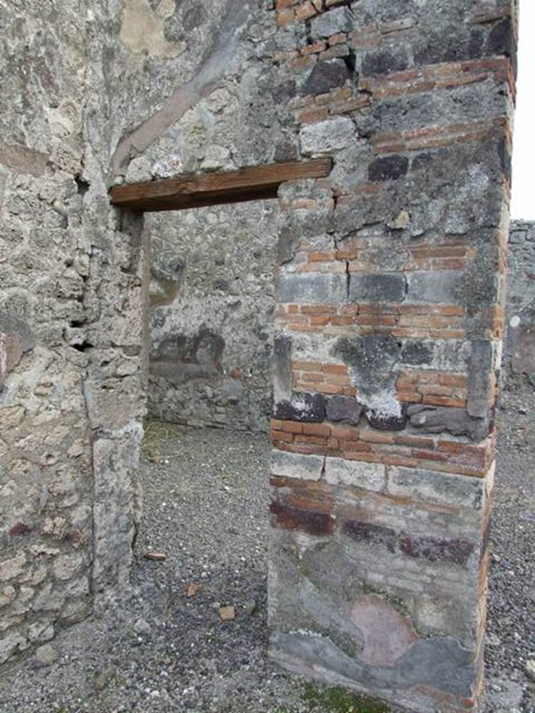 IX.2.21 Pompeii.   March 2009.  Room 6.  Side doorway  into  room 7. Looking south.