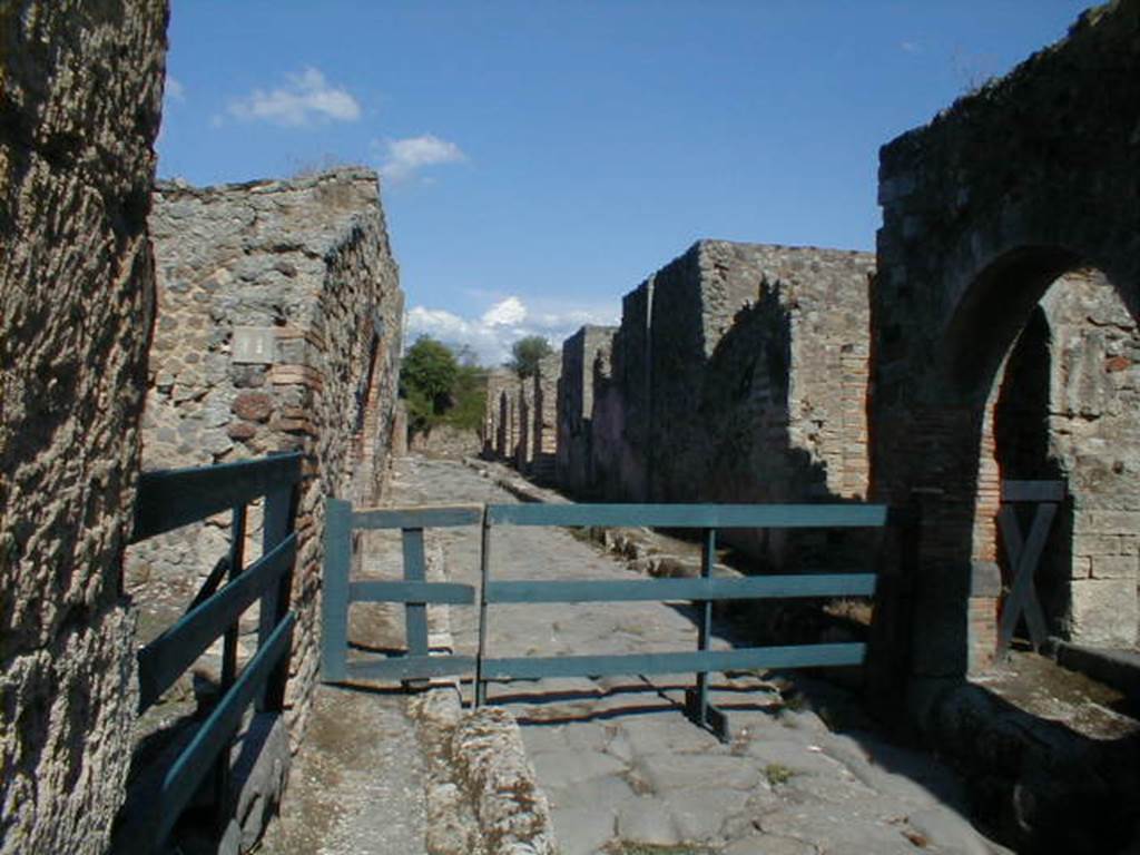 IX.3 Pompeii.       Roadway looking east from Via Stabiana.          IX.2.28