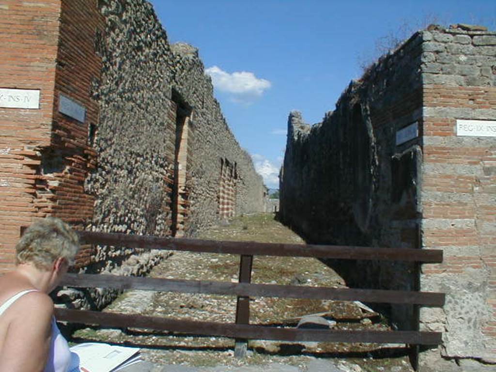 IX.4 Pompeii. September 2004. Unnamed vicolo, looking east from Via Stabiana near IX.3.1. 
On the north-west corner of the insula IX.3 (on the right), painted graffiti were found in September 1843:

Cn(aeum)  Helvium
Sabinum  aed(ilem)
vicini  fac[(iunt)]      [CIL IV 852]

L(ucium)  C(eium)  S(ecundum)  II vir(um)    [CIL IV 853]

See Pagano M. and Prisciandaro, R., 2006. Studio sulle provenienze degli oggetti rinvenuti negli scavi borbonici del regno di Napoli.  Naples : Nicola Longobardi.  (p.159)

According to Della Corte, another graffito with the name of Ubonius was found near to CIL IV 858 (see below).
It was found on the same wall but at the entrance of the vicolo, perhaps around the corner.
He thought that the word VICINI in CIL IV 852, of which the middle letters were hard to distinguish on the wall, was in fact VBONI.
The last line of the inscription should therefore read
U(bo)ni  fac[(iunt)]      [CIL IV 852]
See Della Corte, M., 1965.  Case ed Abitanti di Pompei. Napoli: Fausto Fiorentino. (p. 157).
