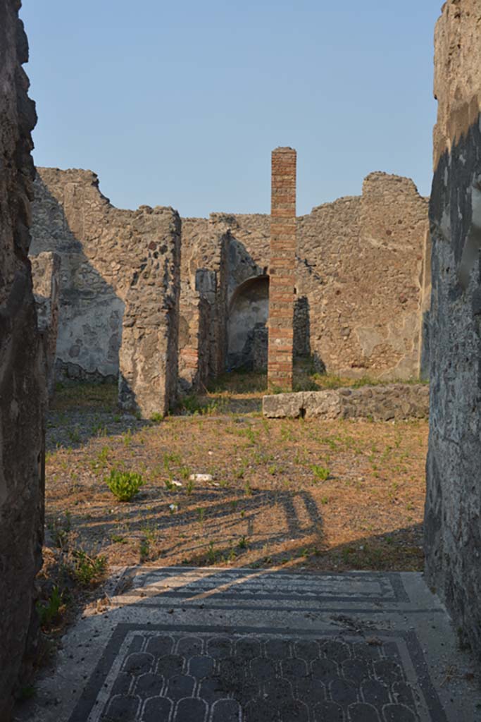 IX.3.2 Pompeii. July 2017. 
Looking east across the dye shop (former atrium) from entrance corridor.
Foto Annette Haug, ERC Grant 681269 DÉCOR.

