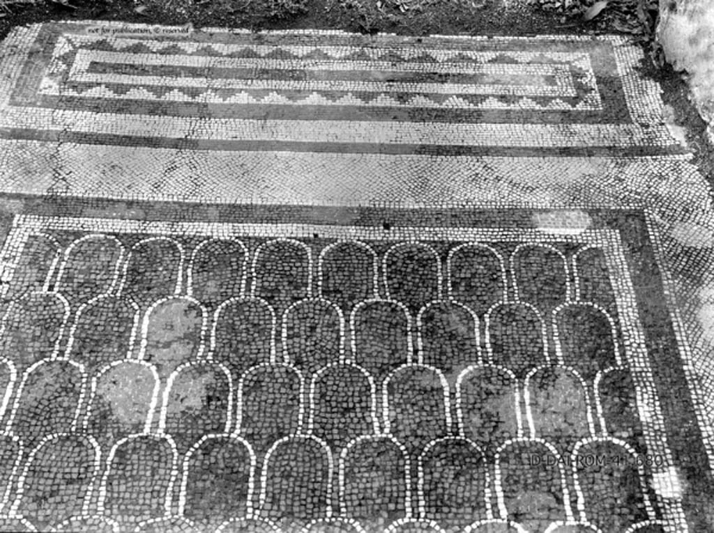 IX.3.2 Pompeii. c.1930. Mosaic in entrance vestibule, looking east.
DAIR 41.680. Photo © Deutsches Archäologisches Institut, Abteilung Rom, Arkiv.
See Pernice, E.  1938. Pavimente und Figürliche Mosaiken: Die Hellenistische Kunst in Pompeji, Band VI. Berlin: de Gruyter, 
see tav. 30.3, above.)
