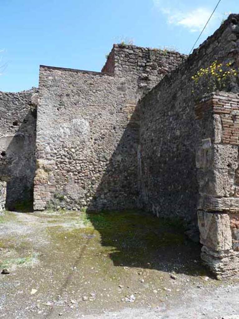 IX.3.4 Pompeii. May 2010. Entrance on Via Stabiana, looking east.