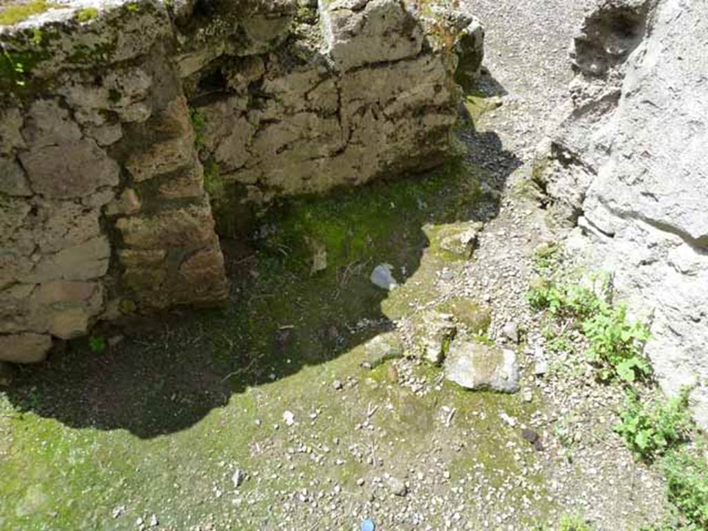 IX.3.4 Pompeii. May 2010. North-west corner of small rear room.