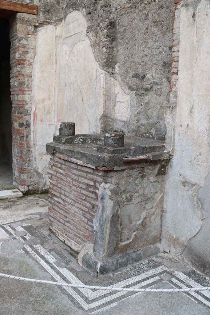 IX.3.5 Pompeii. September 2018. 
Room 3, looking towards altar in south-west corner of atrium. Photo courtesy of Aude Durand.

