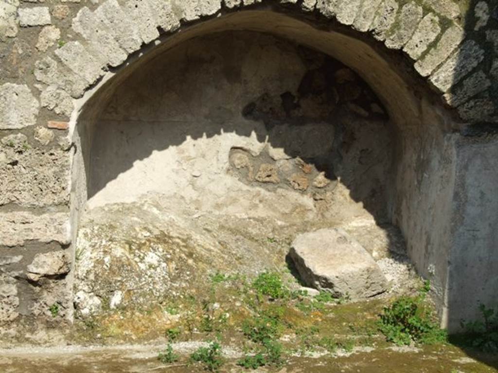 IX.3.5 Pompeii.  March 2009.   Room 27.  Arched recess under stairs on east wall.