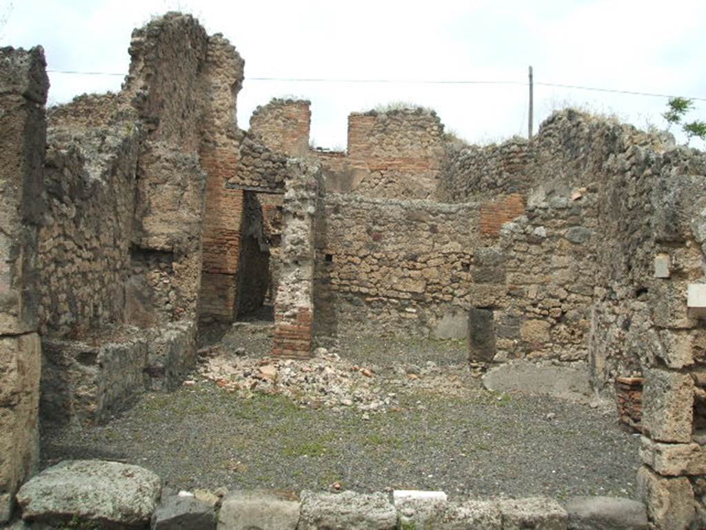 IX.3.17  Pompeii.  May 2005.  Looking north.