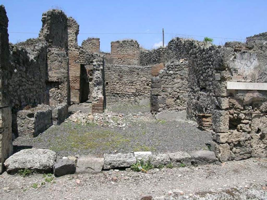 IX.3.17 Pompeii. June 2005. Looking north towards entrance doorway. Photo courtesy of Nicolas Monteix.