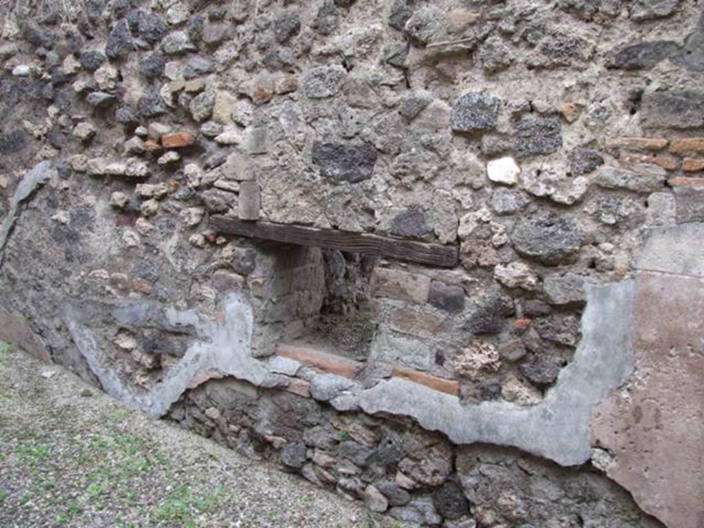 IX.3.20 Pompeii. December 2007. Room 3, opening into oven in east wall of bakery workroom.