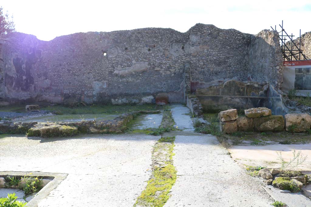 IX.3.22 Pompeii. December 2018. Looking west from atrium. Photo courtesy of Aude Durand.