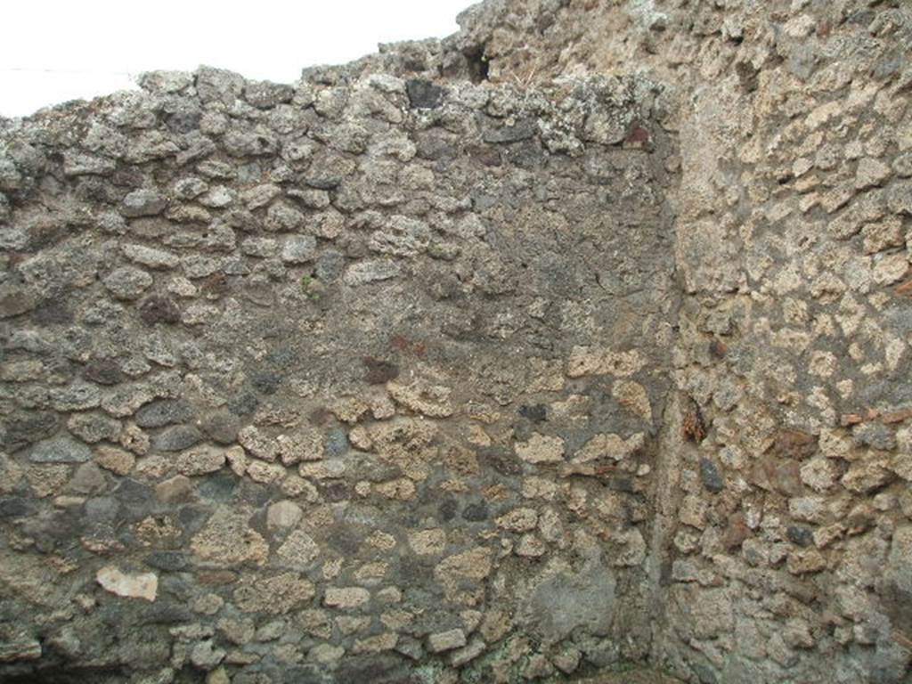 IX.3.23 Pompeii. May 2005. Garden in south-west corner of atrium. Looking towards the south-west corner in the room.
According to Jashemski –  “There was a small garden at the rear south-west part of this small house which had been built from the remnants of former construction, probably destroyed by the earthquake”.
See Jashemski, W. F., 1993. The Gardens of Pompeii, Volume II: Appendices. New York: Caratzas. (p.234, no.483)

