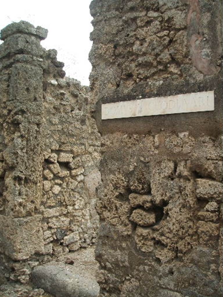 IX.3.25 Pompeii. May 2005. Entrance.