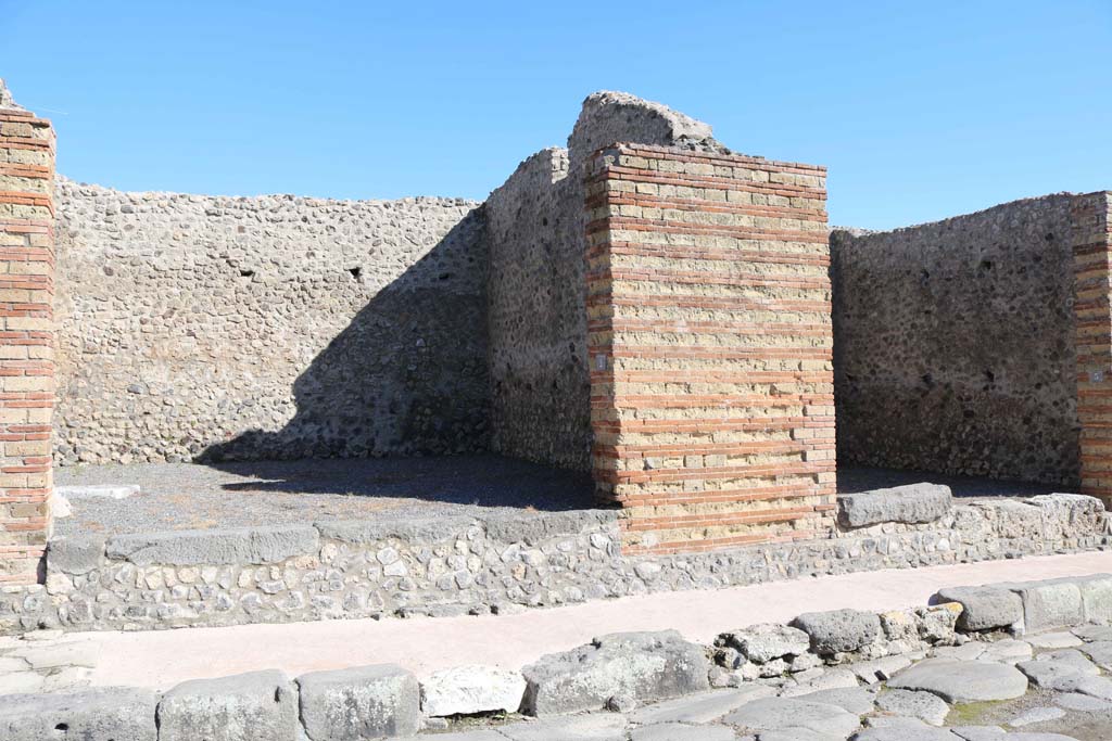 IX.4.2 Pompeii, on left, and IX.4.3, on right. February 2020. Looking east to entrances. Photo courtesy of Aude Durand.