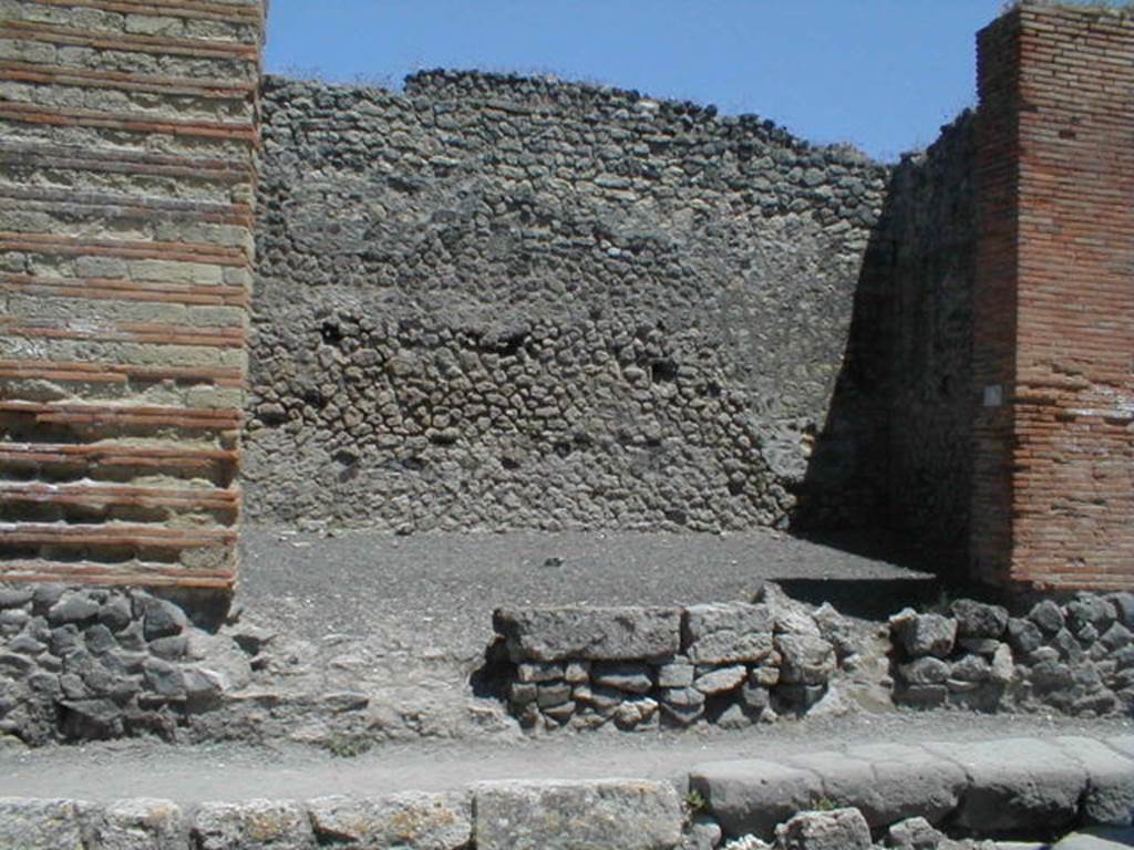 IX.4.9 Pompeii. May 2005. Entrance, looking east. In September 1843, a red painted graffito was found:
L(ucium)  Ceium
II vir(um)  o(ro)  v(os)  f(aciatis)
d(ignum)  r(ei)  p(ublicae)     [CIL IV 851]
See Pagano, M. and Prisciandaro, R., 2006. Studio sulle provenienze degli oggetti rinvenuti negli scavi borbonici del regno di Napoli.  Naples : Nicola Longobardi. 
(p. 159)


