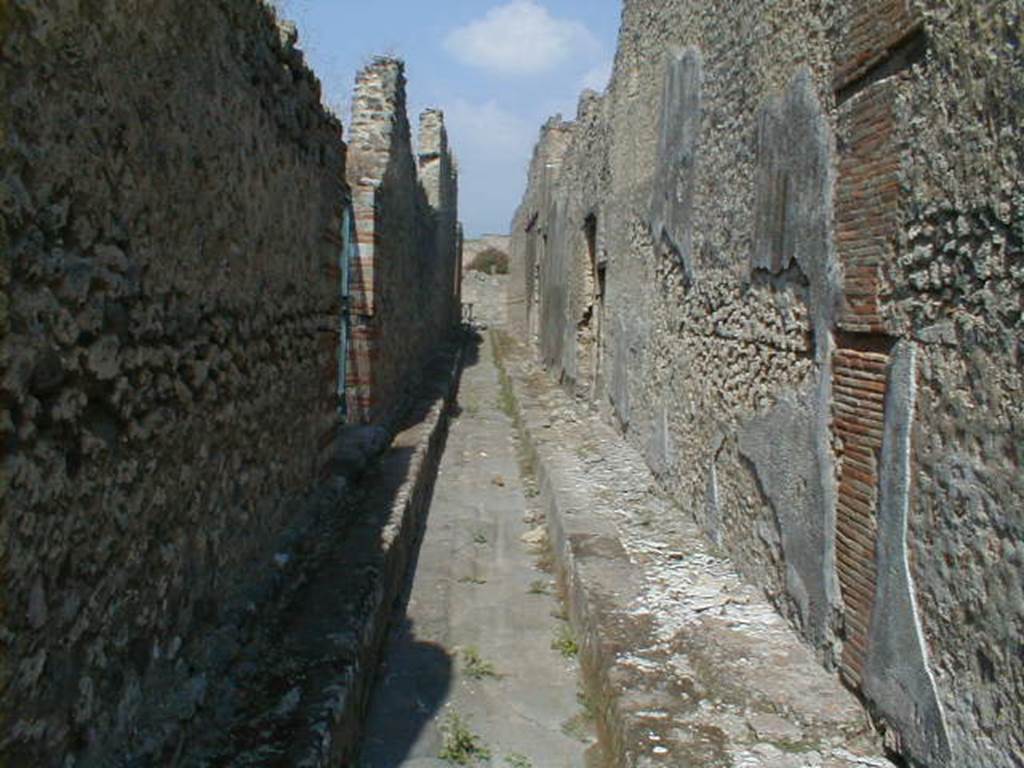 IX.4.15    Vico di Tesmo looking north towards Via di  Nola               IX.5

