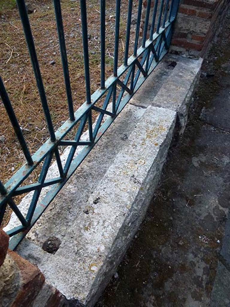 IX.4.16 Pompeii. September 2011. Entrance doorway sill. Photo courtesy of Michael Binns.