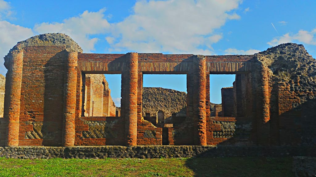 IX.4.18 Pompeii. December 2019. Looking east towards windows into Caldarium “s”. Photo courtesy of Giuseppe Ciaramella.