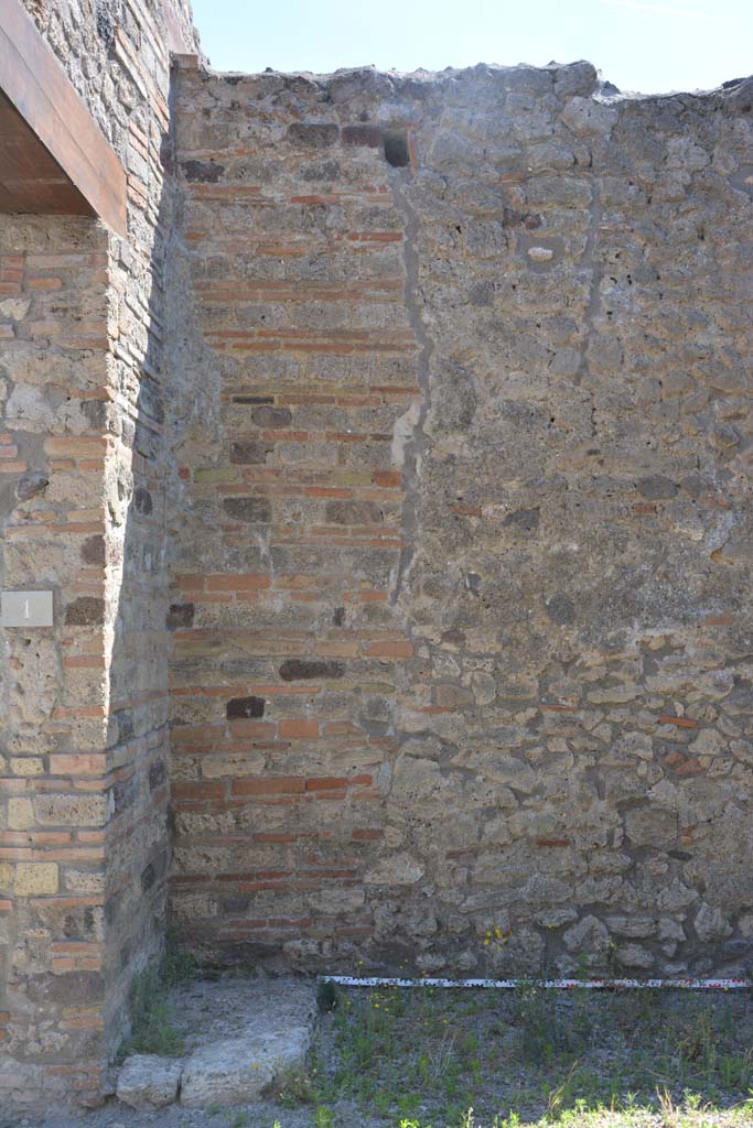 IX.5.1 Pompeii. May 2017. Looking towards east wall at north end.
Foto Christian Beck, ERC Grant 681269 DÉCOR.

