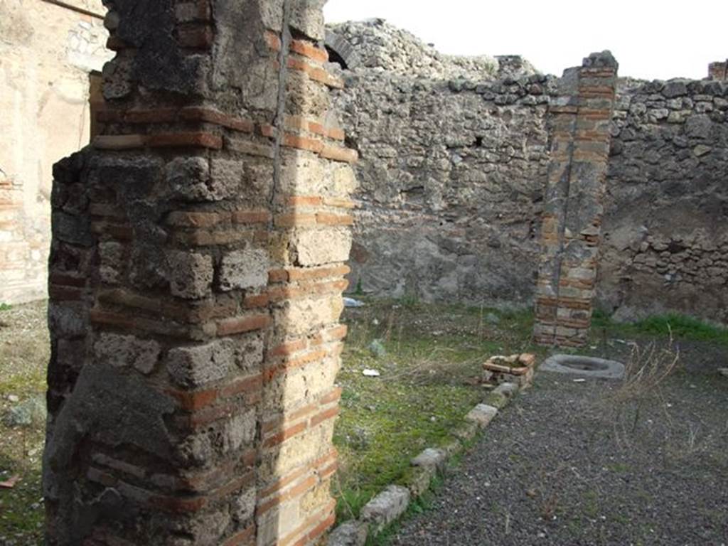 IX.5.2.  December 2007.  Looking east across rear of peristyle room 17.