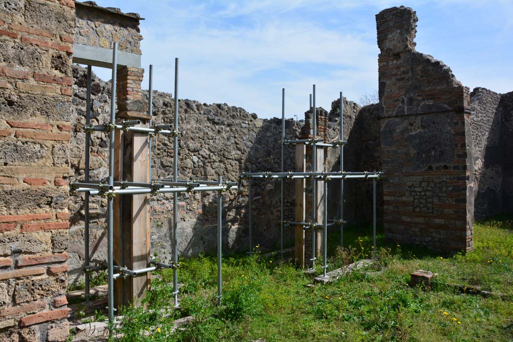 IX.5.2 Pompeii. March 2017. Peristyle p, looking towards south-east corner.
Foto Christian Beck, ERC Grant 681269 DCOR.
