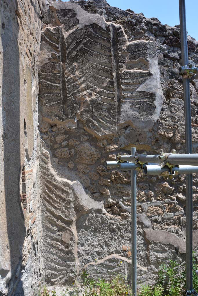 IX.5.2 Pompeii. May 2017. Peristyle p, east wall in north-east corner.
Foto Christian Beck, ERC Grant 681269 DCOR.

